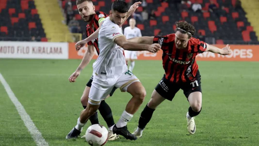 Alanyaspor’un Süper Lig Kaderi 5 Maçta Değişebilir! 8